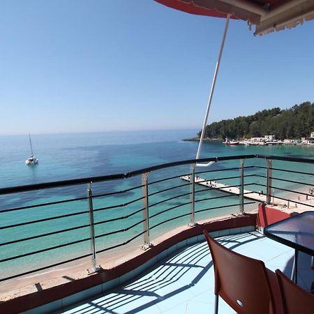 Hotel Veizi Himare Bagian luar foto